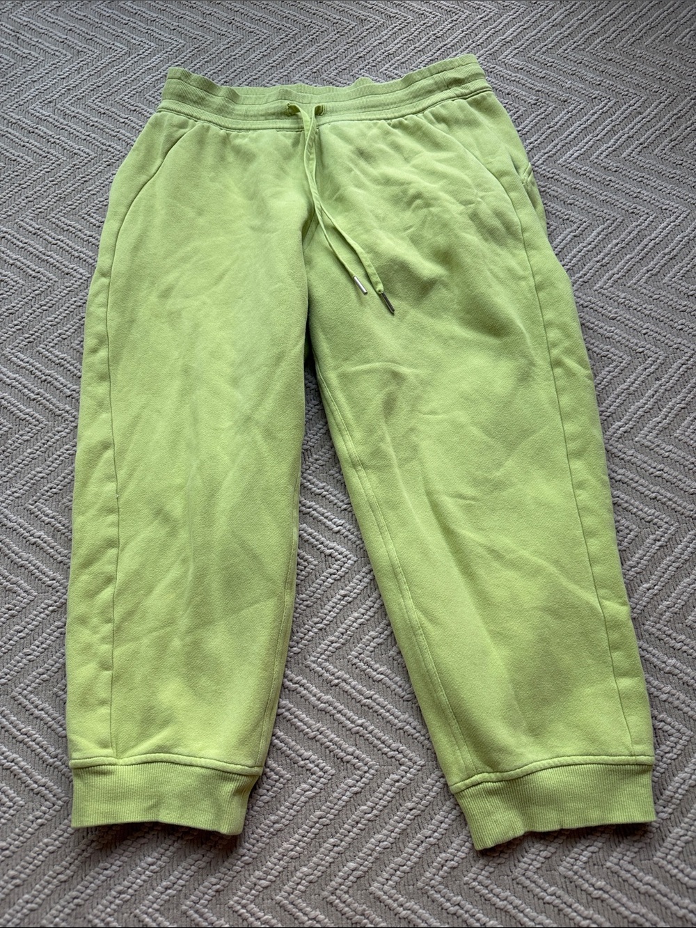 Lululemon scuba high rise cropped jogger size 10